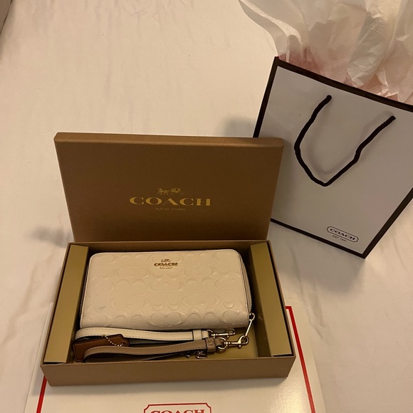Coach Handbags - EUC Coach wristlet/wallet